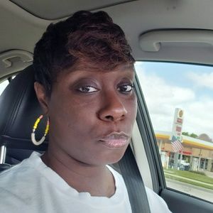 Meet your Posher, Dominique